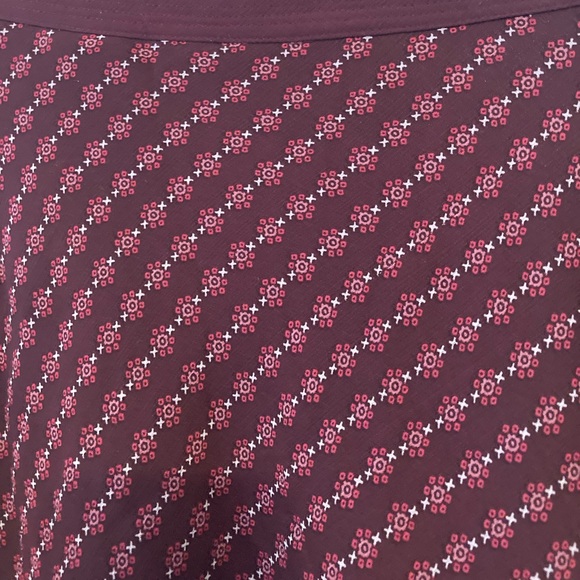 Burgandy flowy chiffon midi skirt - Picture 3 of 3